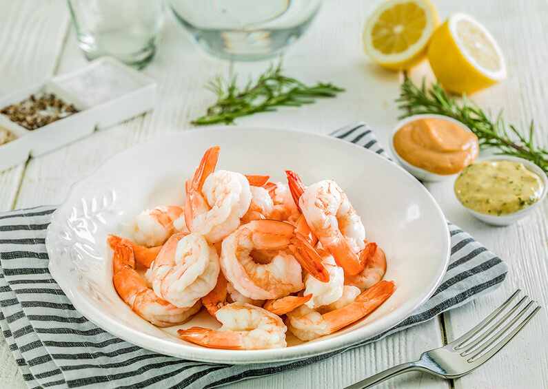 cooked and peeled prawns